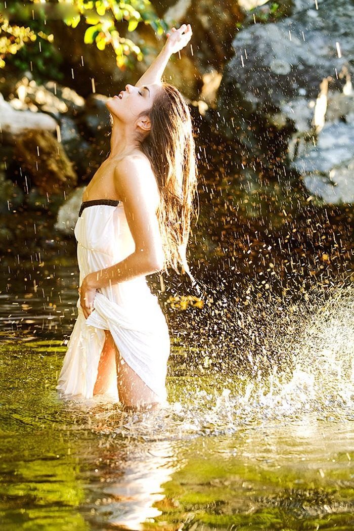 Marie Avgeropoulos in Perm