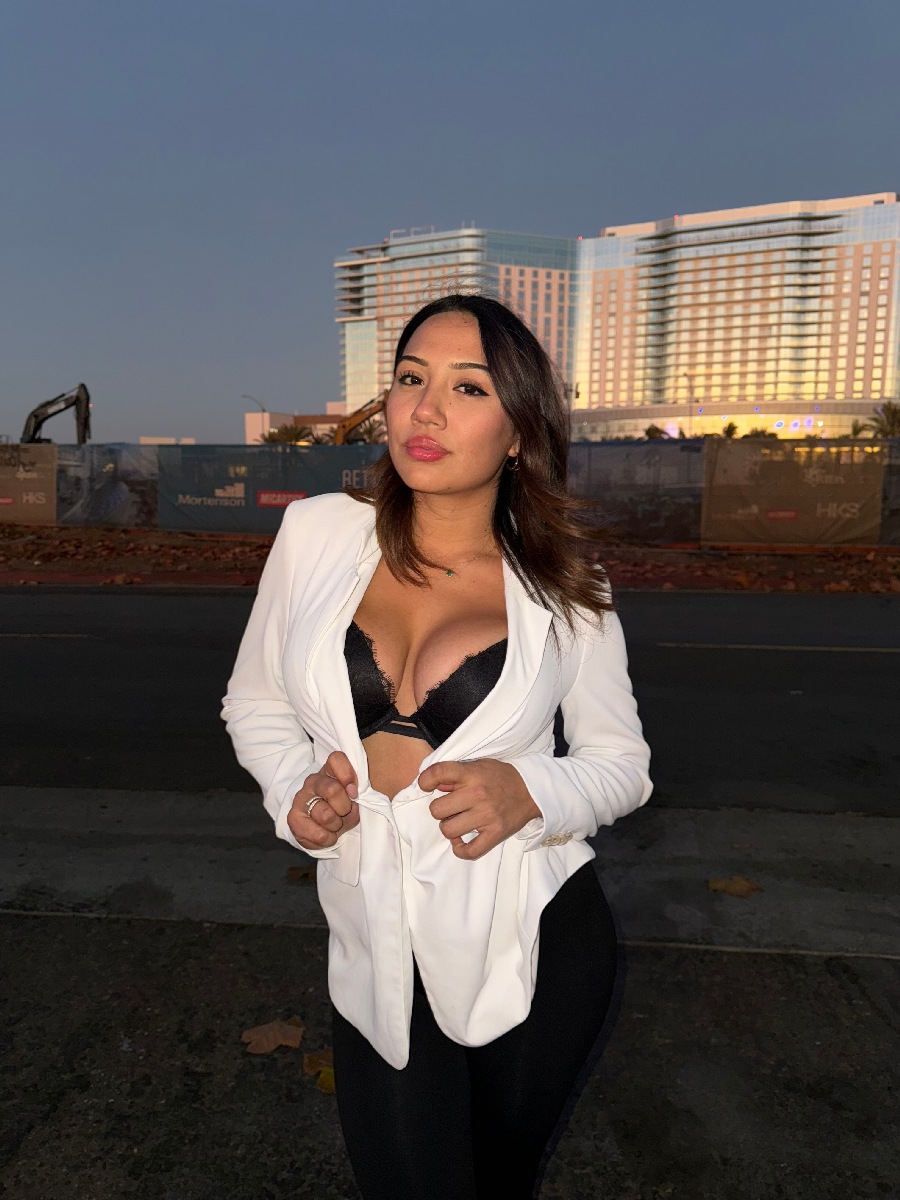 Take a pause and enjoy Ali Cruz — streaming from Perm