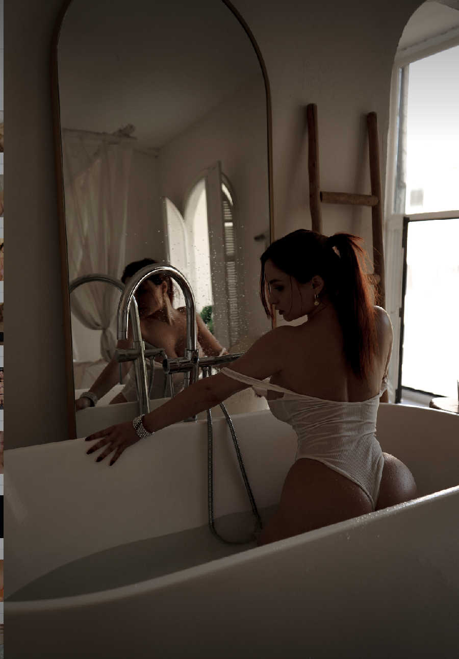 A playful frame from Miranda Faith nude — online in Perm