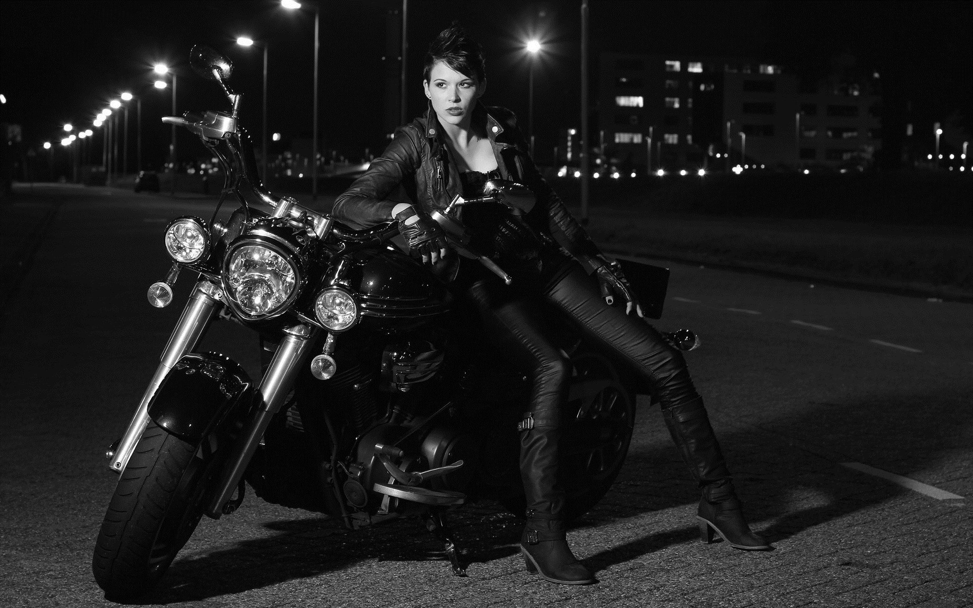 Photo Beautiful girls and motorcycles in Perm