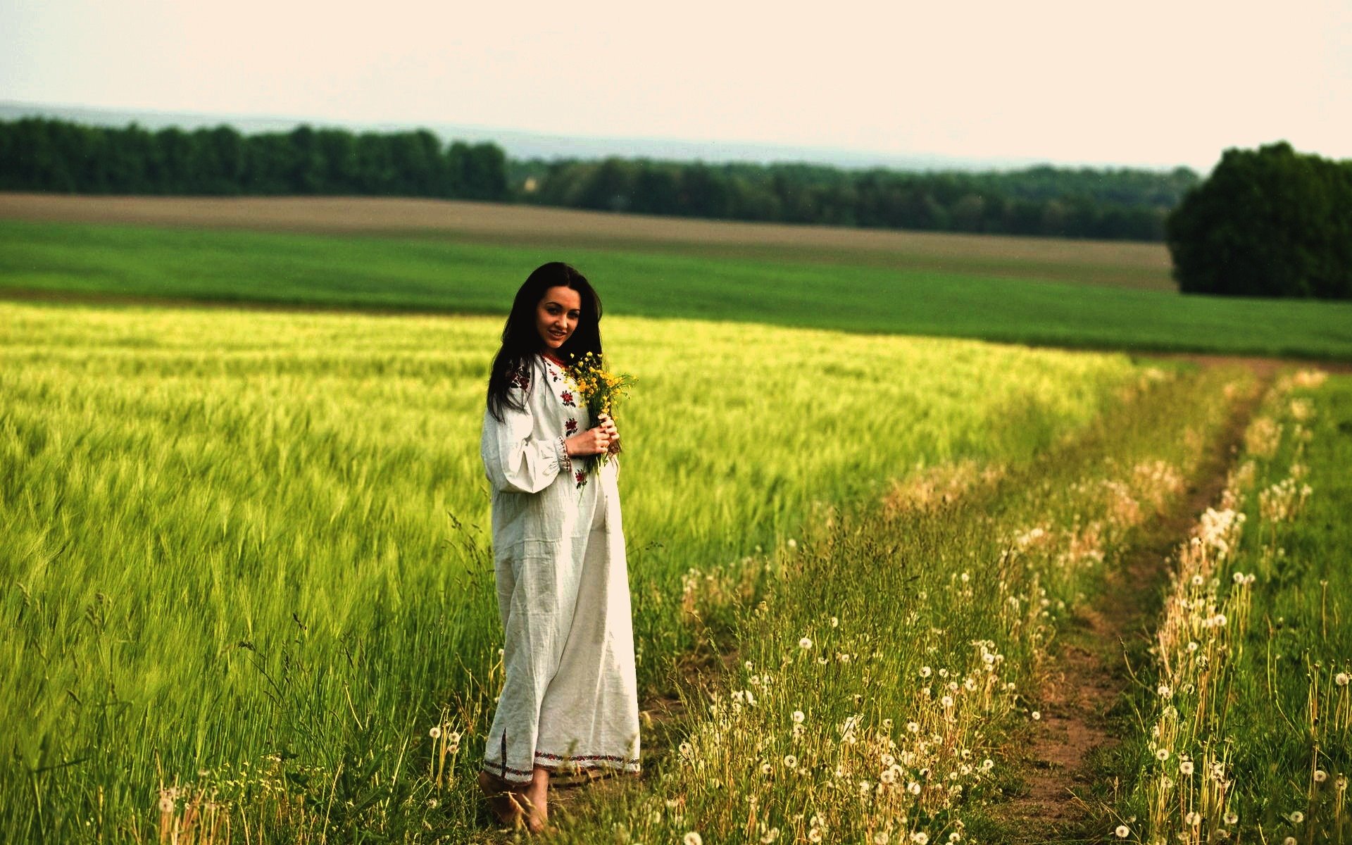 Women in Slavic costumes in Perm