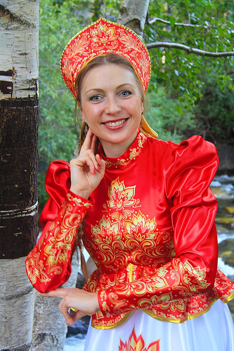 Women in Slavic costumes in Perm