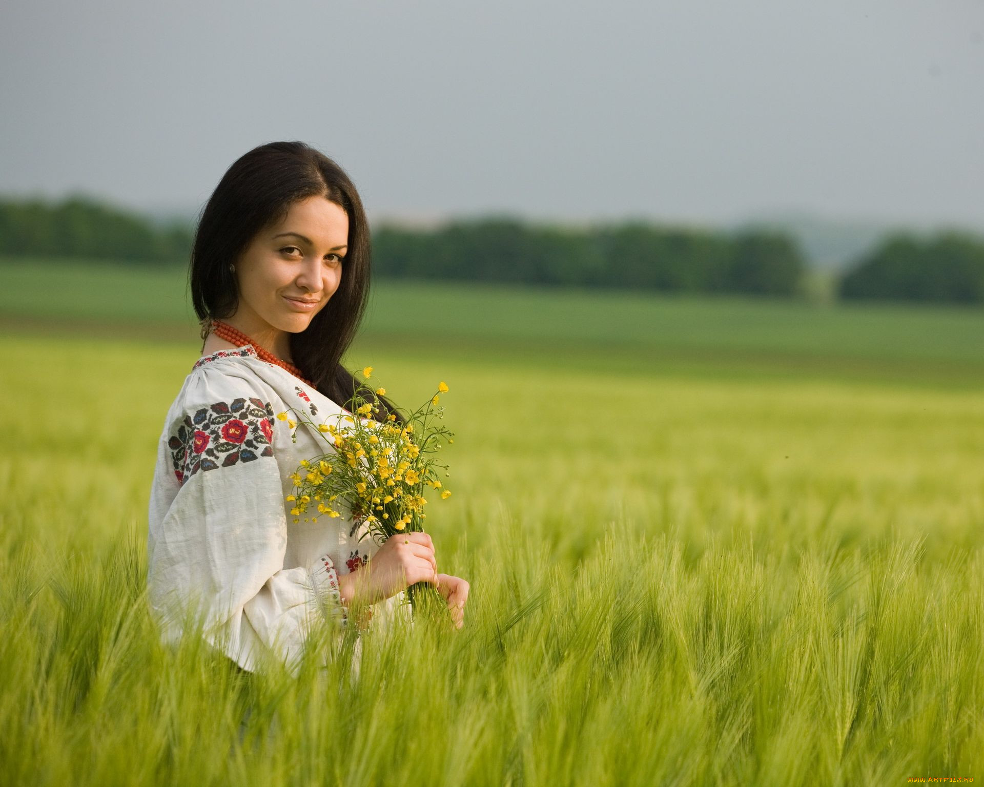 Women in Slavic costumes in Perm