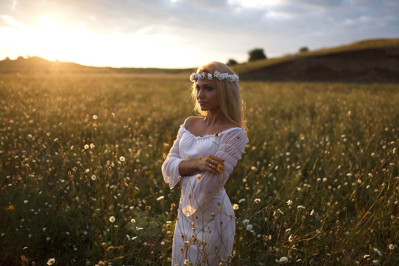 Girls in Slavic costumes in Perm