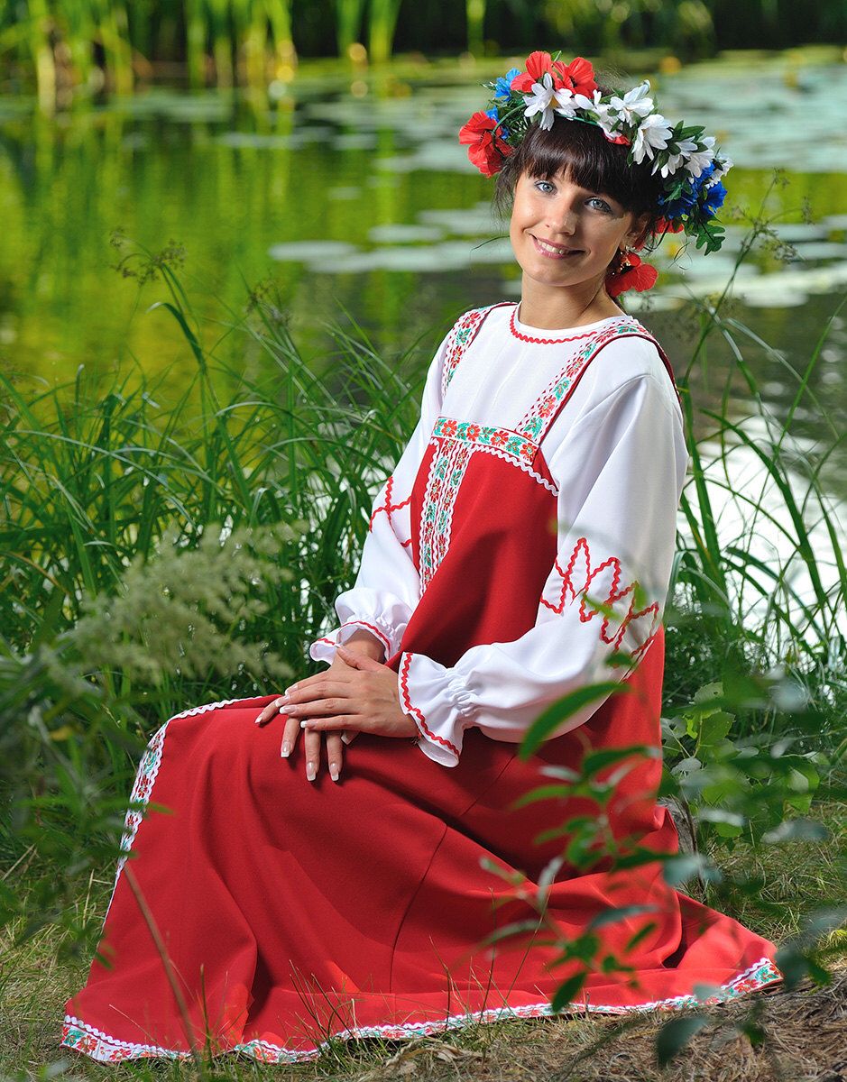Beautiful girl Girls in Slavic costumes in Perm